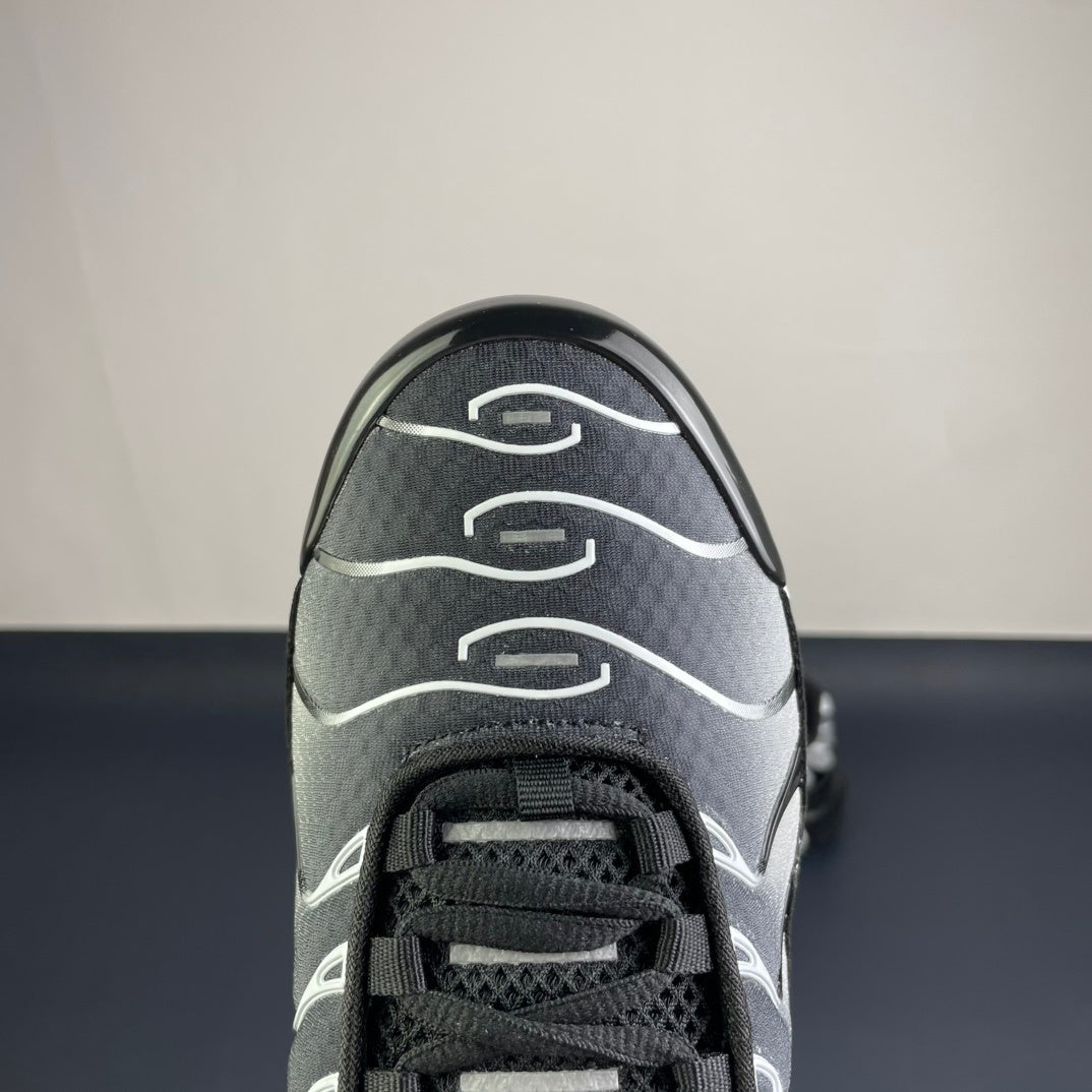 TN "Black Metallic Silver"