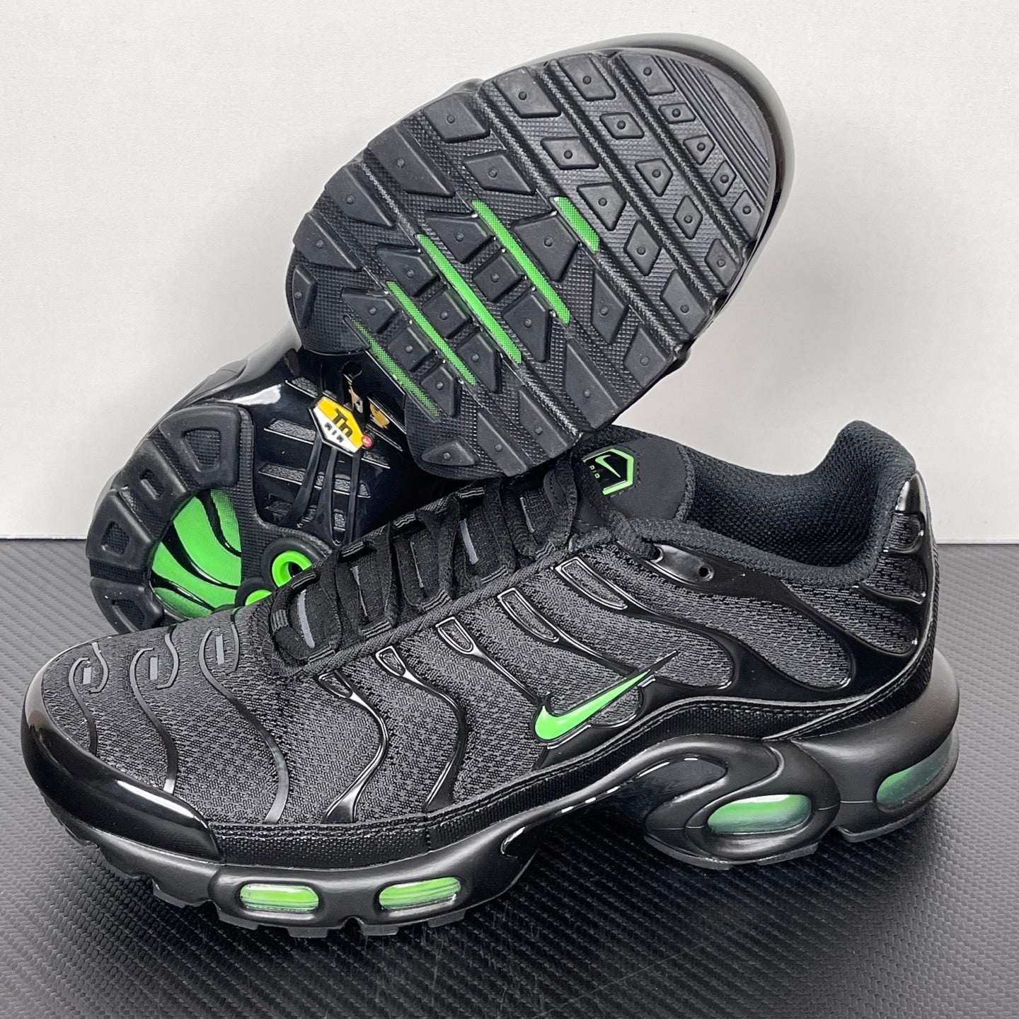 TN "Black Green Strike"